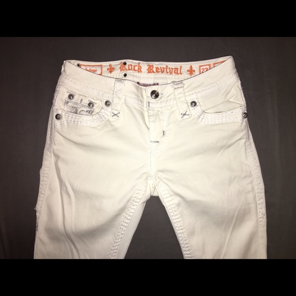 Rock Revival 
Silver accents 
Worn 
Small stains - Picture 4 of 7